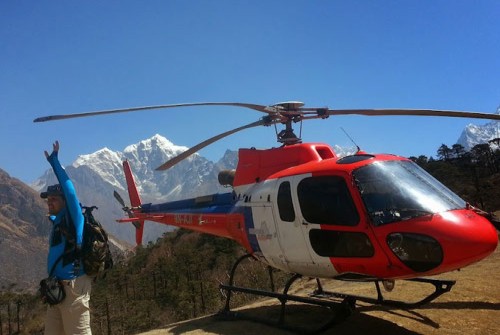 Helicopter landing at EBC