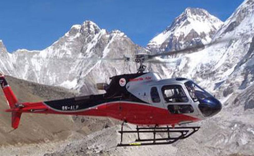 Helicopter landing at Kalapatthar