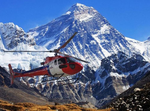Helicopter flying over the Everest with panoramic views