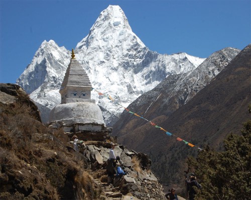 Amadblem Base Camp Ebc Trek