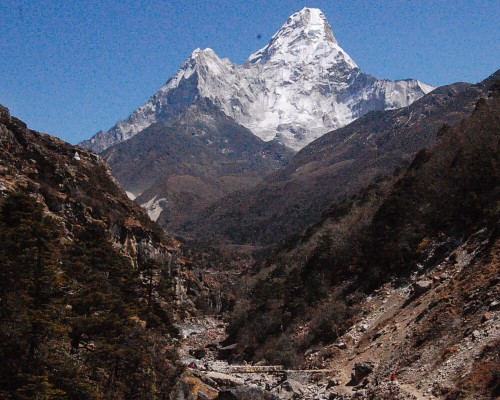 Amadblem Everest View Trek