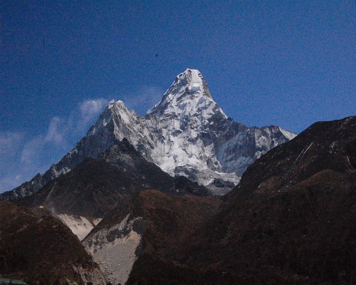 Everest Amadblem Base Camp 