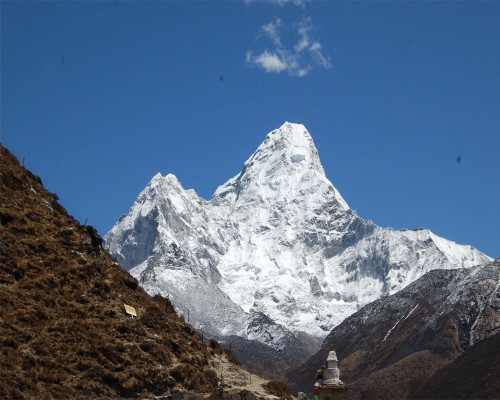 Everest Amadblem Trekking