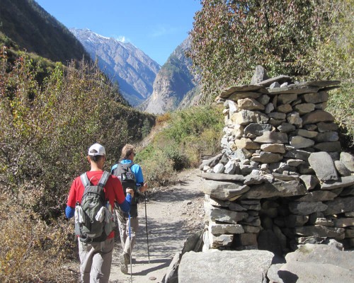 Trekking To Jagat